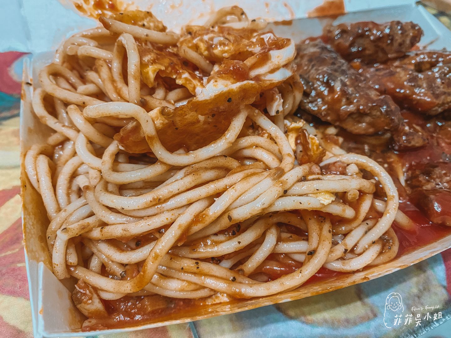 哥爸妻夫牛排館，家庭式平價牛排，青椒牛肉炒飯、牛排飯都不錯，礁溪牛排推薦 @菲菲吳小姐