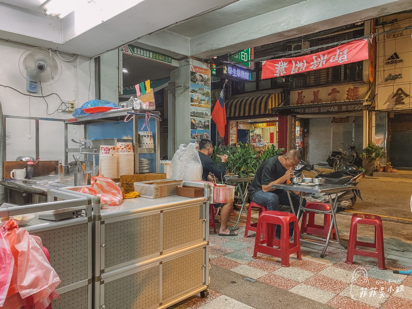 老董陽春麵，黑金入味的軟嫰爌肉飯，念念不忘的金門地方小吃，愛到還想打包外帶上飛機！ @菲菲吳小姐