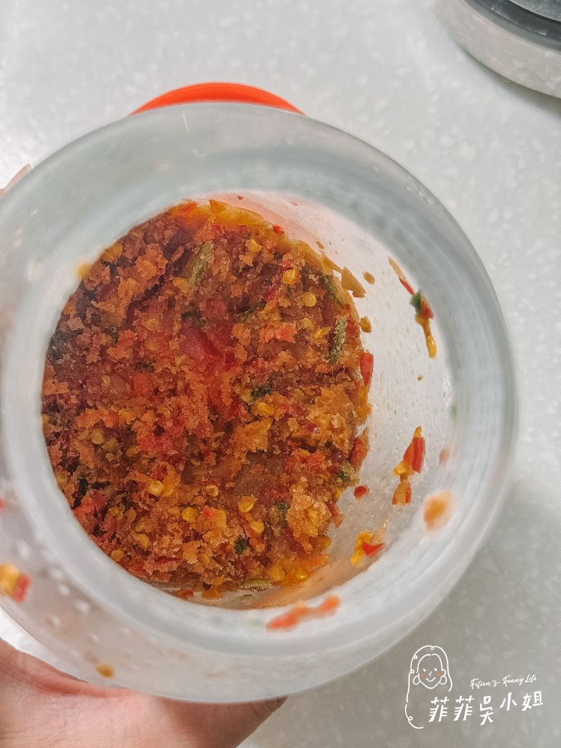 台灣辣妹辣椒醬，香菜控必收！新鮮辣椒醬如何保存？朝天椒蒜頭辣椒醬我只服它，宅配團購美食 @菲菲吳小姐