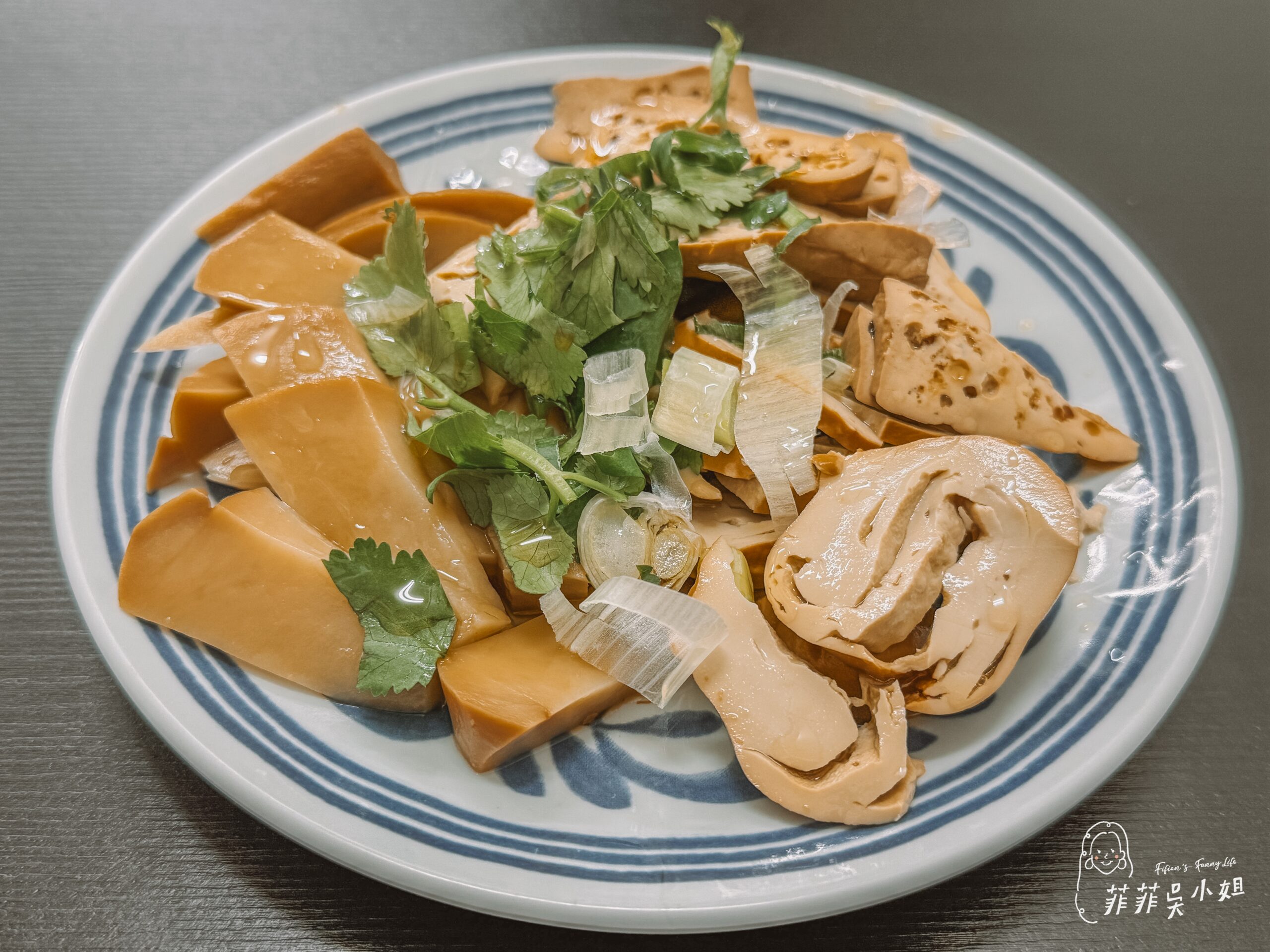 哞哞の店粵式牛肉麵,湯頭濃郁香醇牛肉大塊Q彈,手工辣椒必沾,宜蘭牛肉麵推薦,哞哞的店 @菲菲吳小姐 哞哞の店粵式牛肉麵,湯頭濃郁香醇牛肉大塊Q彈,手工辣椒必沾,宜蘭牛肉麵推薦,哞哞的店 @菲菲吳小姐