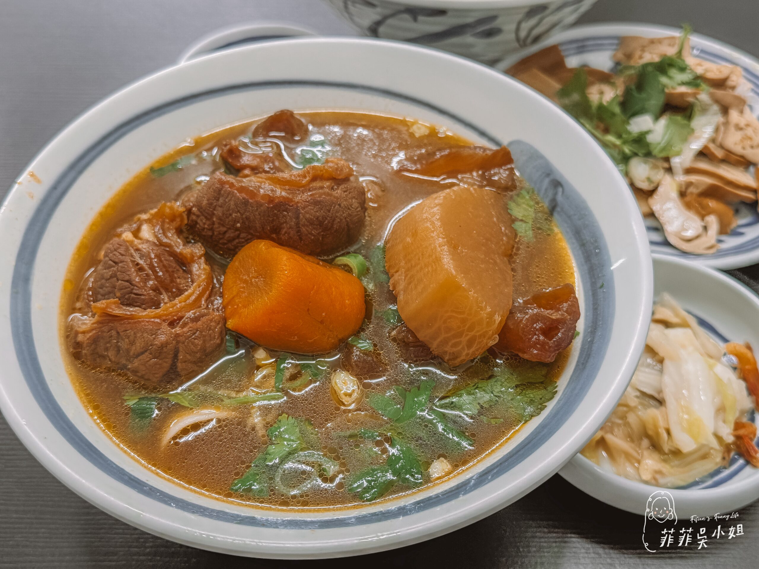 哞哞の店粵式牛肉麵，湯頭濃郁香醇牛肉大塊Q彈，手工辣椒必沾，宜蘭牛肉麵推薦，哞哞的店 @菲菲吳小姐