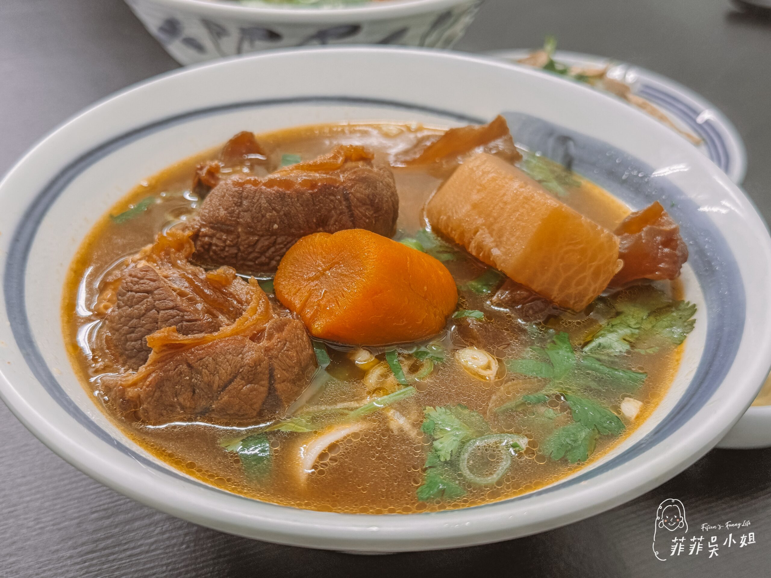 哞哞の店粵式牛肉麵,湯頭濃郁香醇牛肉大塊Q彈,手工辣椒必沾,宜蘭牛肉麵推薦,哞哞的店 @菲菲吳小姐 哞哞の店粵式牛肉麵,湯頭濃郁香醇牛肉大塊Q彈,手工辣椒必沾,宜蘭牛肉麵推薦,哞哞的店 @菲菲吳小姐