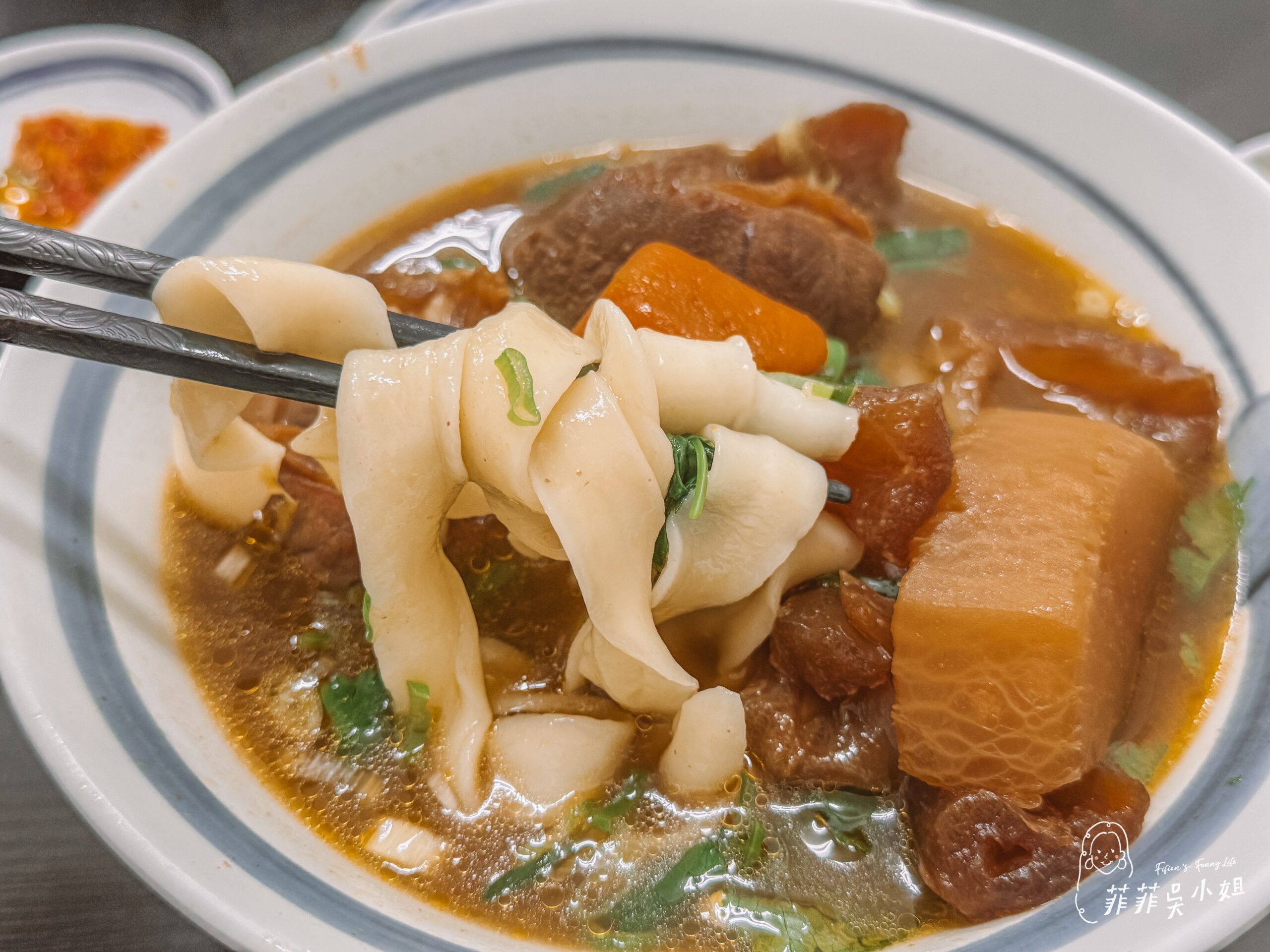 哞哞の店粵式牛肉麵,湯頭濃郁香醇牛肉大塊Q彈,手工辣椒必沾,宜蘭牛肉麵推薦,哞哞的店 @菲菲吳小姐 哞哞の店粵式牛肉麵,湯頭濃郁香醇牛肉大塊Q彈,手工辣椒必沾,宜蘭牛肉麵推薦,哞哞的店 @菲菲吳小姐