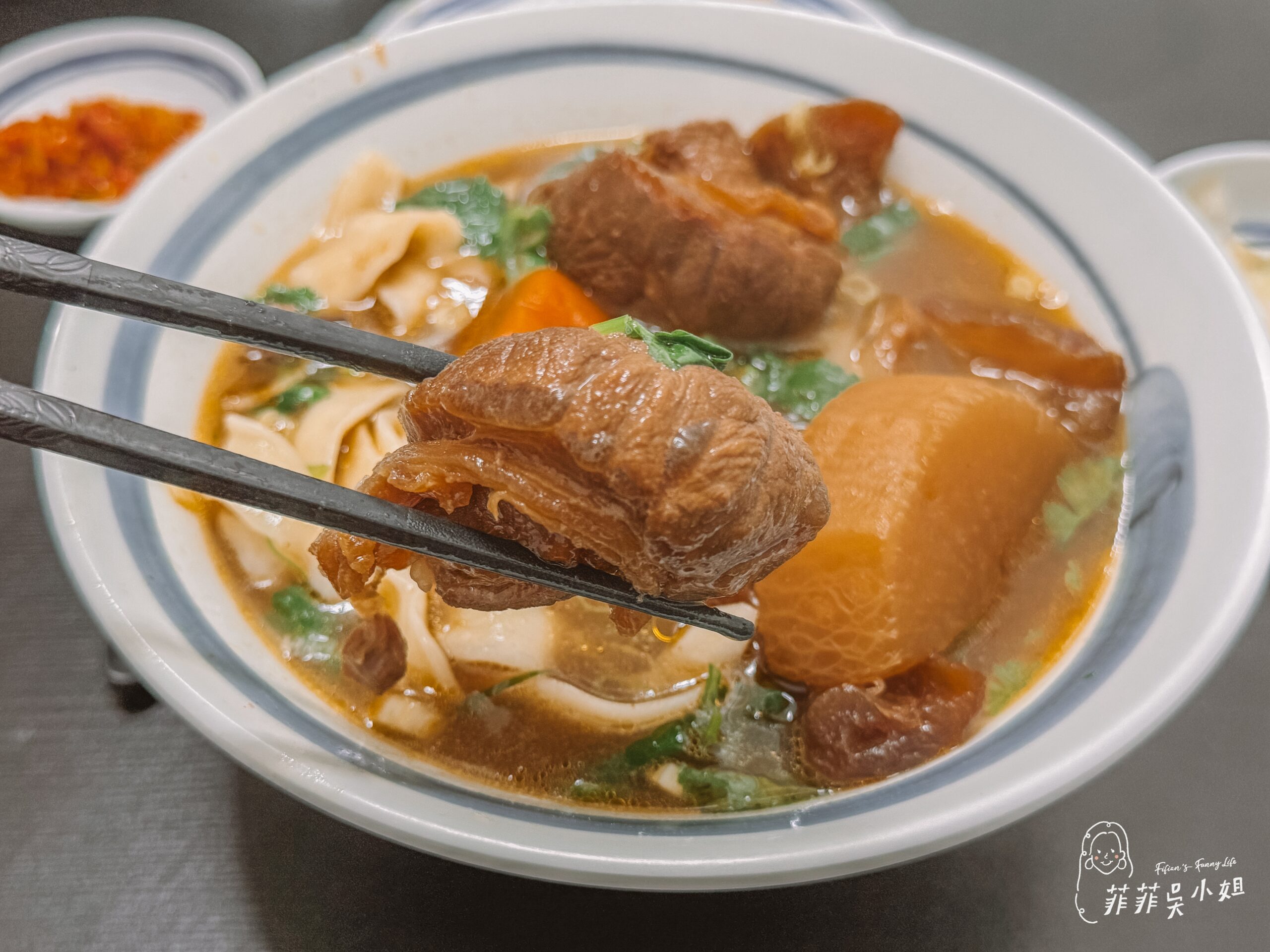 哞哞の店粵式牛肉麵,湯頭濃郁香醇牛肉大塊Q彈,手工辣椒必沾,宜蘭牛肉麵推薦,哞哞的店 @菲菲吳小姐 哞哞の店粵式牛肉麵,湯頭濃郁香醇牛肉大塊Q彈,手工辣椒必沾,宜蘭牛肉麵推薦,哞哞的店 @菲菲吳小姐