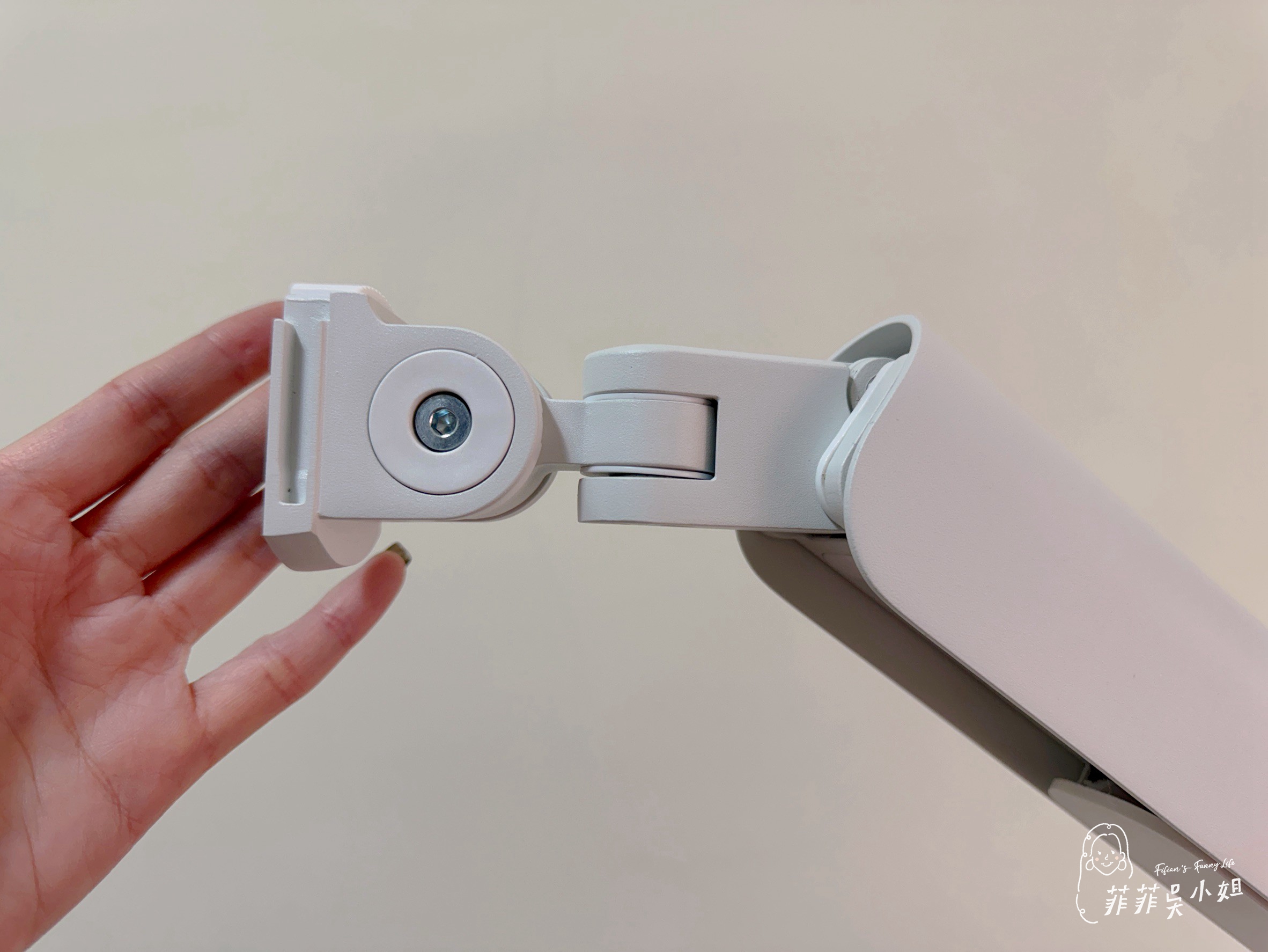 COFO無重力螢幕懸臂,只用一指就能輕鬆調整螢幕各式角度 @菲菲吳小姐 COFO無重力螢幕懸臂,只用一指就能輕鬆調整螢幕各式角度 @菲菲吳小姐