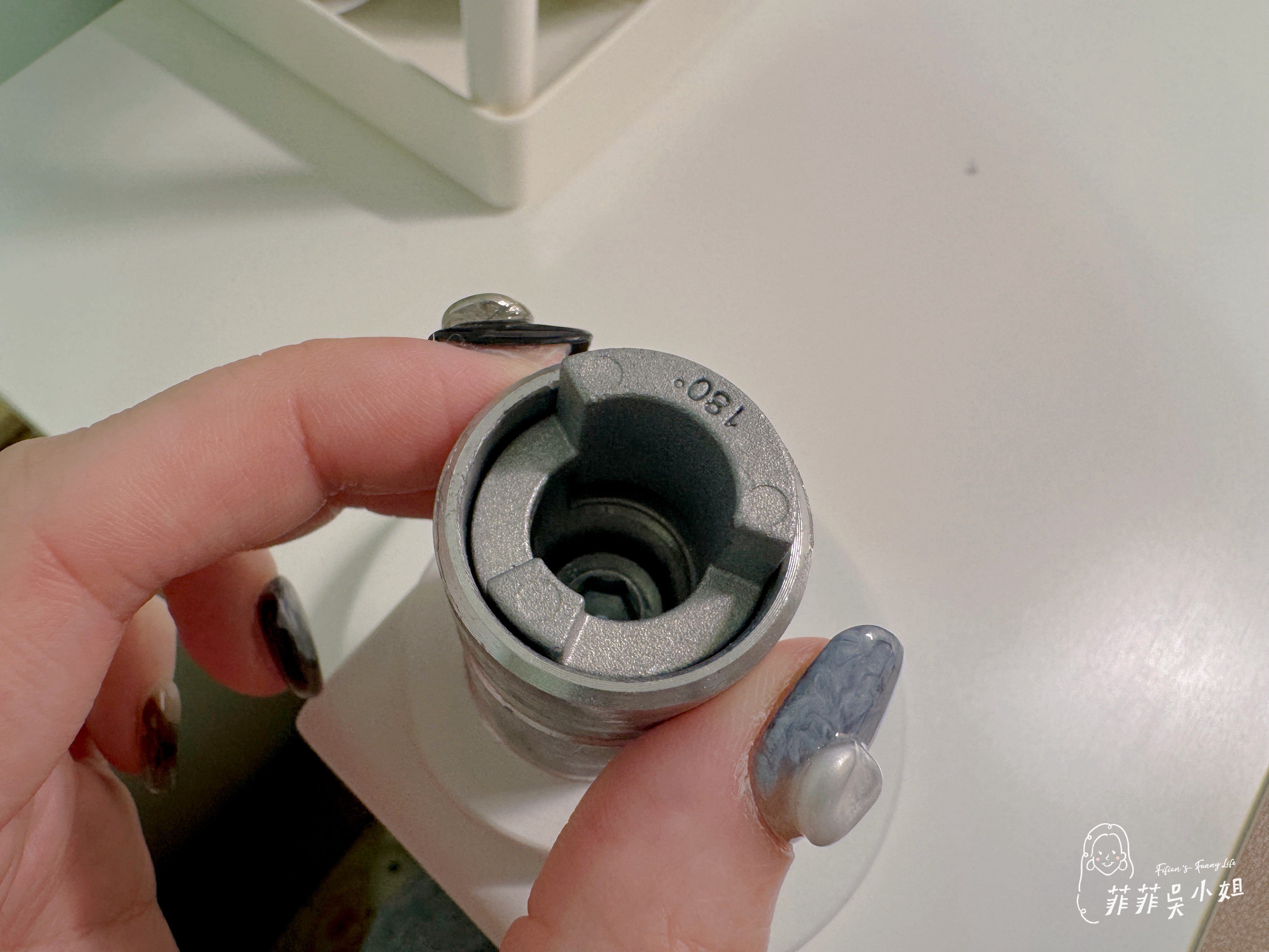 COFO無重力螢幕懸臂,只用一指就能輕鬆調整螢幕各式角度 @菲菲吳小姐 COFO無重力螢幕懸臂,只用一指就能輕鬆調整螢幕各式角度 @菲菲吳小姐