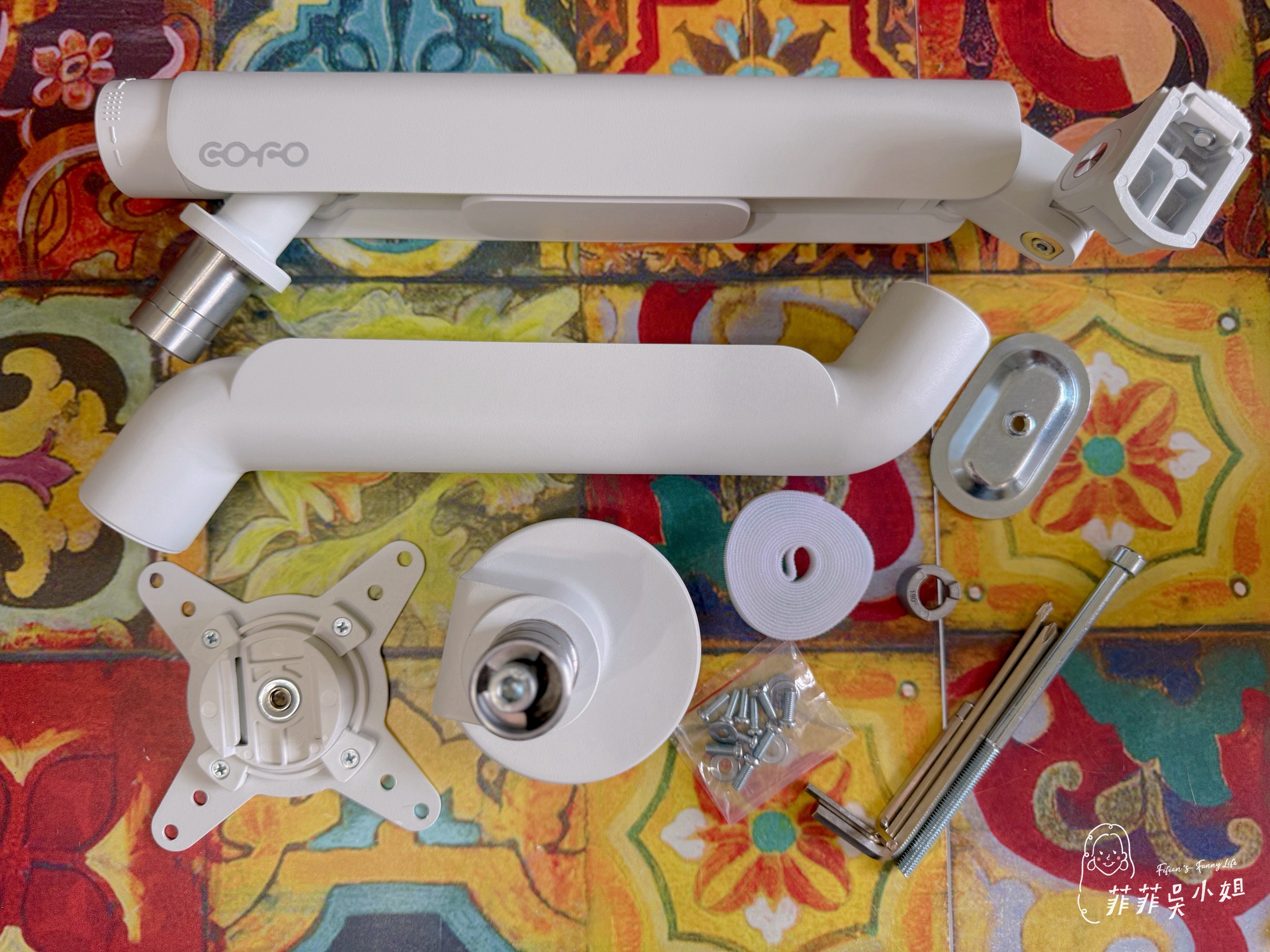 COFO無重力螢幕懸臂,只用一指就能輕鬆調整螢幕各式角度 @菲菲吳小姐 COFO無重力螢幕懸臂,只用一指就能輕鬆調整螢幕各式角度 @菲菲吳小姐