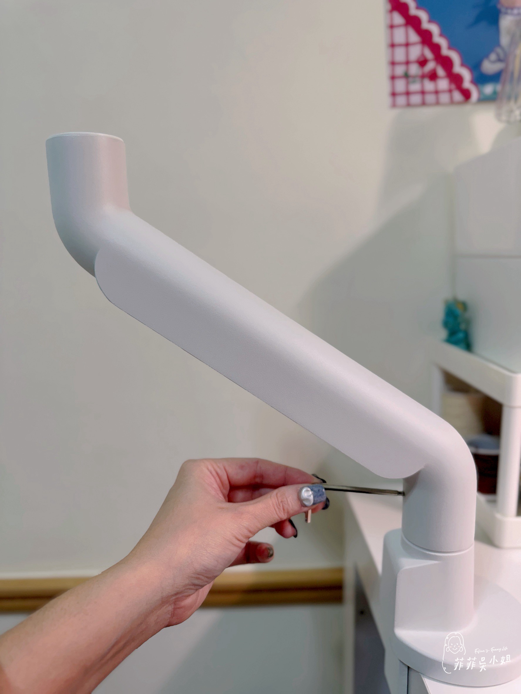 COFO無重力螢幕懸臂,只用一指就能輕鬆調整螢幕各式角度 @菲菲吳小姐 COFO無重力螢幕懸臂,只用一指就能輕鬆調整螢幕各式角度 @菲菲吳小姐