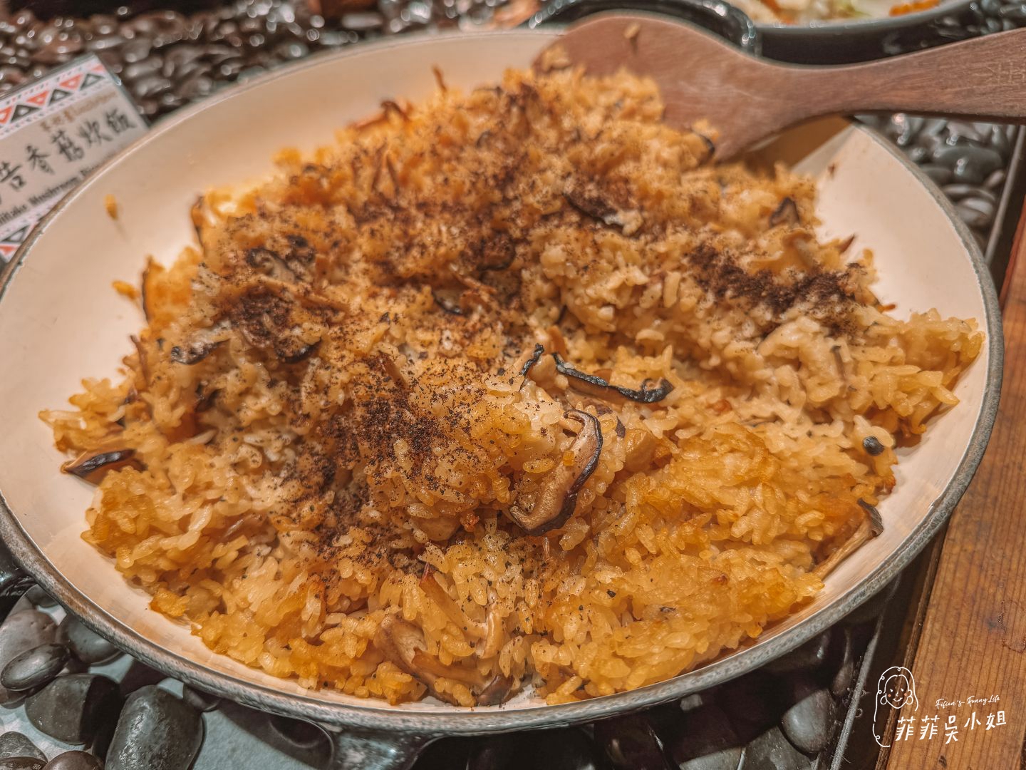 蟬說:霧繞WooRao二訪,露營車-山眠小車,新竹豪華露營 @菲菲吳小姐 蟬說:霧繞WooRao二訪,露營車-山眠小車,新竹豪華露營 @菲菲吳小姐