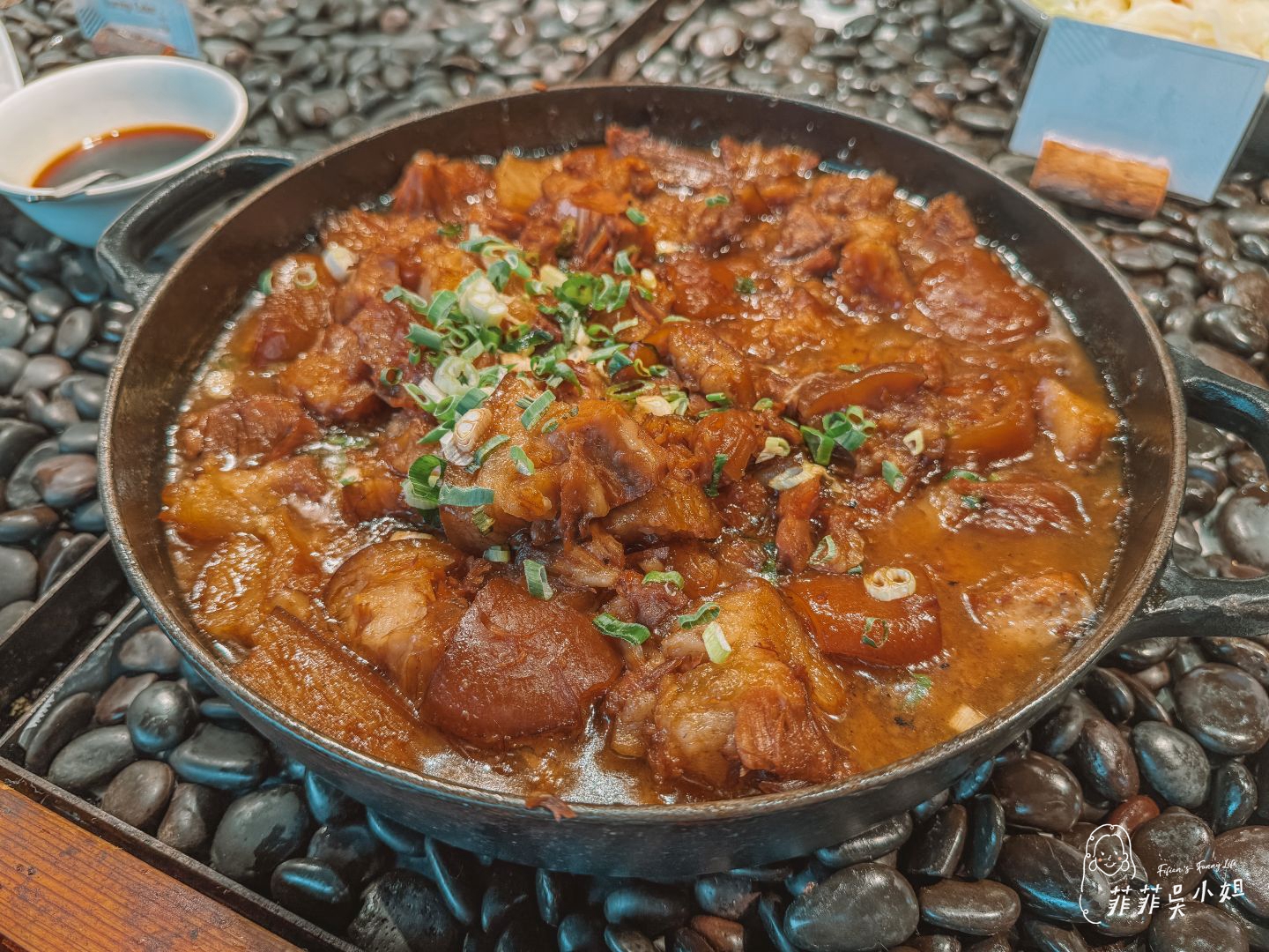 蟬說:霧繞WooRao二訪,露營車-山眠小車,新竹豪華露營 @菲菲吳小姐 蟬說:霧繞WooRao二訪,露營車-山眠小車,新竹豪華露營 @菲菲吳小姐