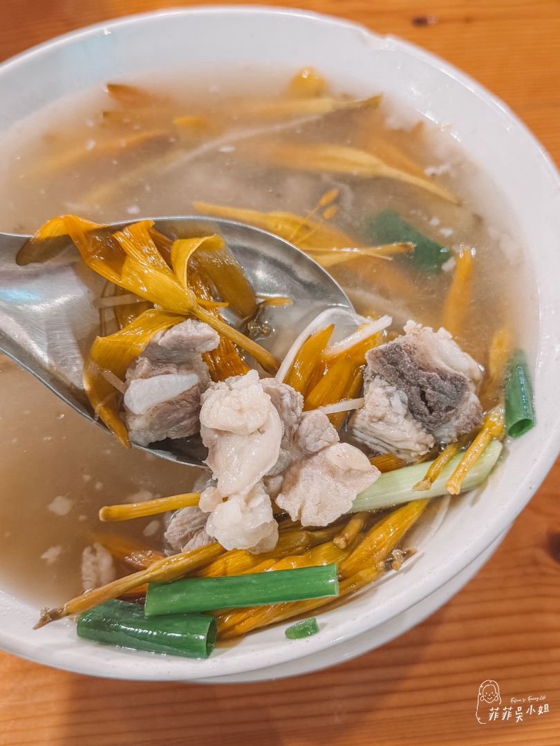 金台灣山莊，溪頭住宿推薦，環境乾淨，山景優美，山菜料理好好吃 @菲菲吳小姐