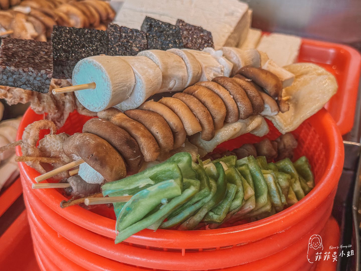 北港鹽酥雞，串好串滿看不到底的竹籤！新竹湖口醬淋淋炸物必吃推薦！ @菲菲吳小姐