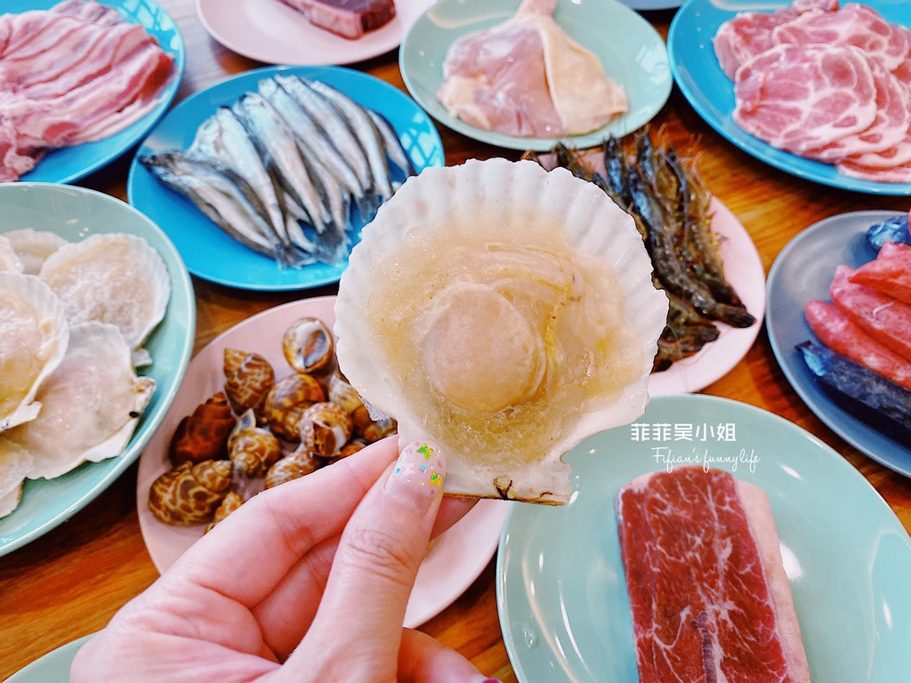 | 網購美食 | 超欠買中秋烤肉組，就是愛海鮮 ，精選熱門食材澎湃大集合 @菲菲吳小姐